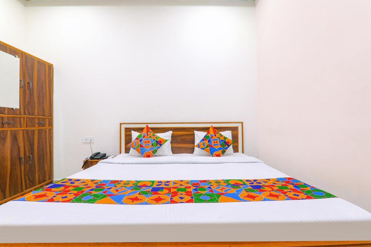 Capital O 64299 Hotel Suncity Juhi Bari Εξωτερικό φωτογραφία