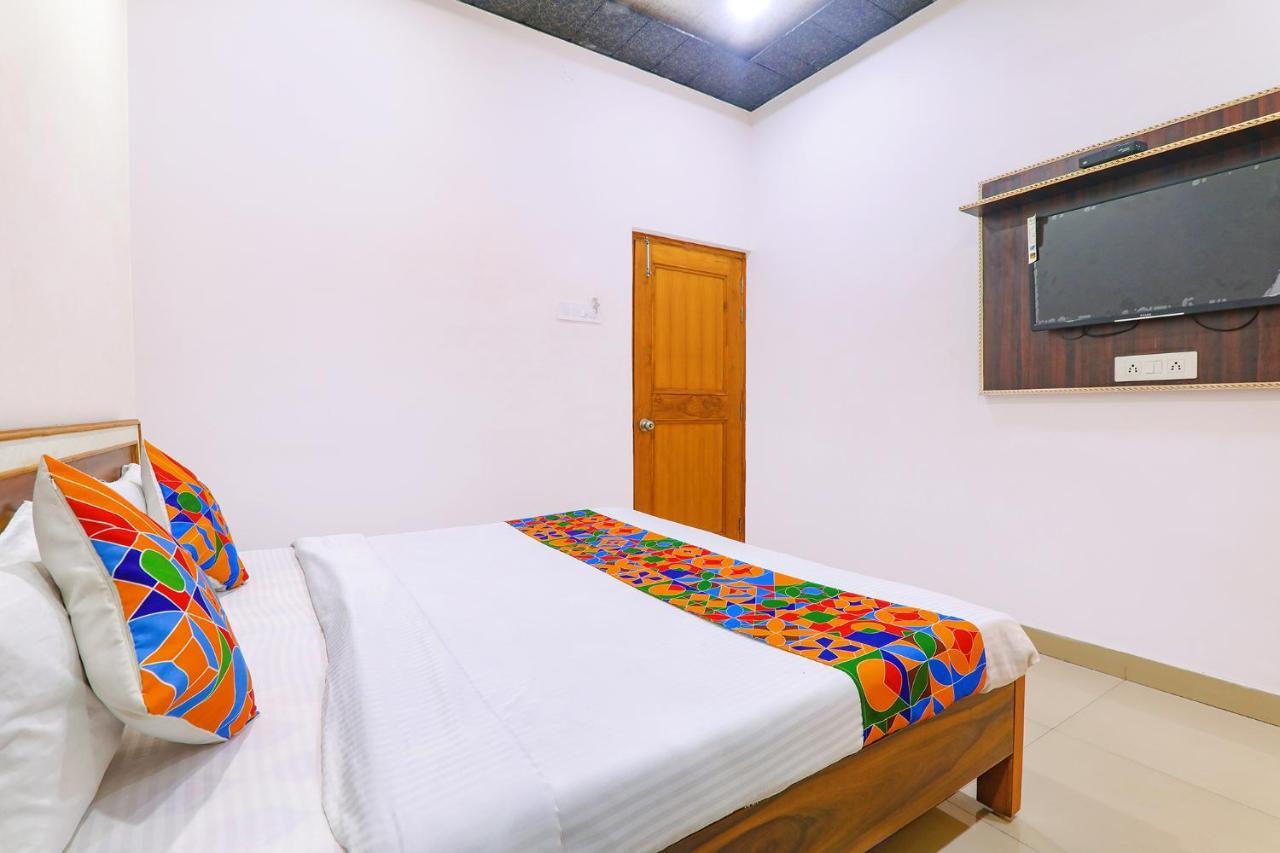 Capital O 64299 Hotel Suncity Juhi Bari Εξωτερικό φωτογραφία