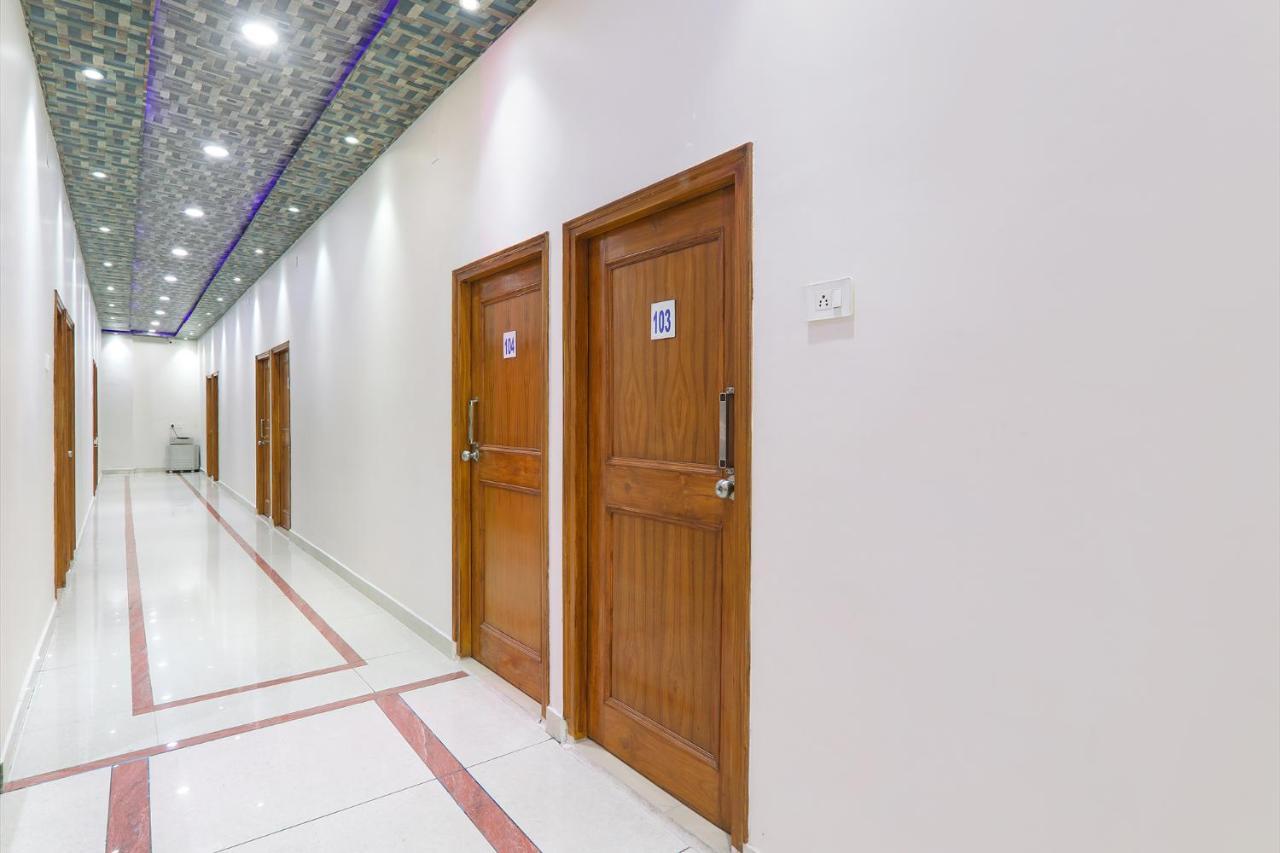 Capital O 64299 Hotel Suncity Juhi Bari Εξωτερικό φωτογραφία